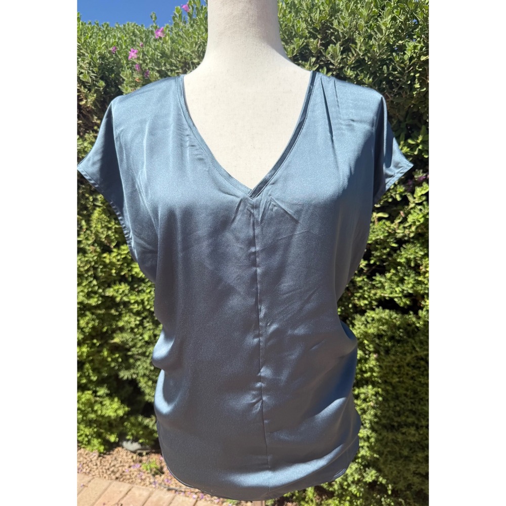 White House Black Market Blue Gray Satin V-Neck Cap Sleeve Mixed Media Top L